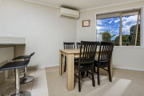 Photo of property in 5 Sunvista Avenue, Oteha, Auckland, 0632