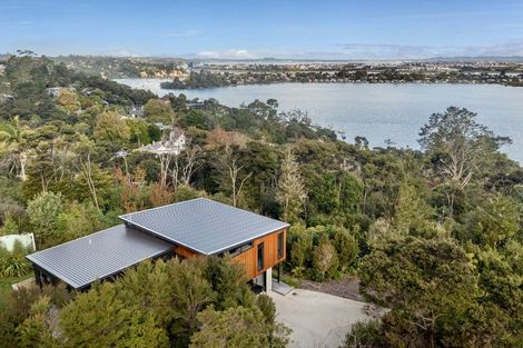 Photo of property in 17 Chatham Avenue, Paremoremo, Auckland, 0632