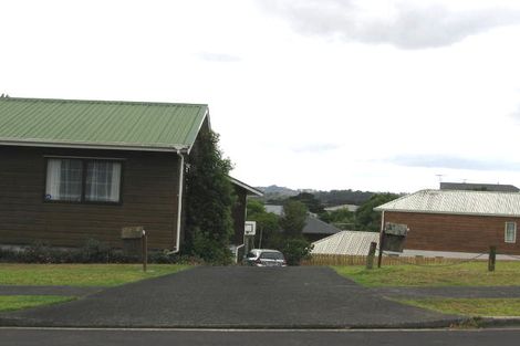 Photo of property in 2/9 Bronzewing Terrace, Unsworth Heights, Auckland, 0632