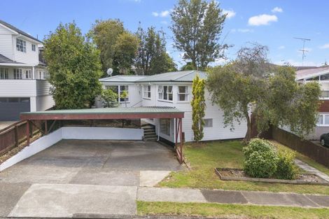 Photo of property in 38 Chatsworth Crescent, Pakuranga Heights, Auckland, 2010