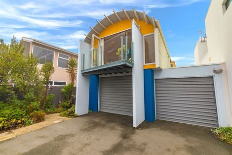 Photo of property in 32 Esplanade, Sumner, Christchurch, 8081
