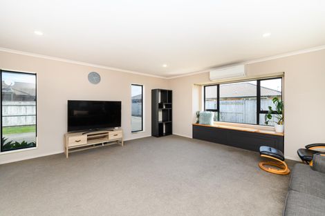 Photo of property in 23 Walnut Grove, Kelvin Grove, Palmerston North, 4414