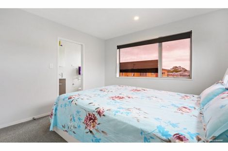 Photo of property in 23/11 Ray Small Drive, Papakura, 2110