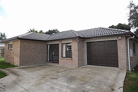 Photo of property in 33 Claverdon Drive, Massey, Auckland, 0614