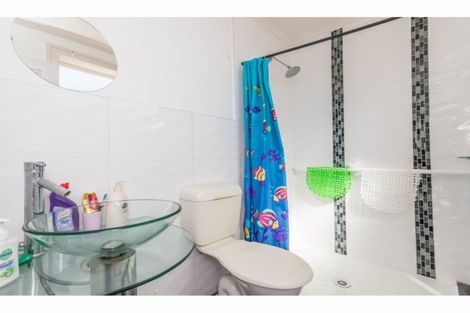 Photo of property in 7 Clayburn Road, Glen Eden, Auckland, 0602