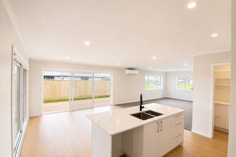 Photo of property in 19 Hawera Avenue, Levin, 5510