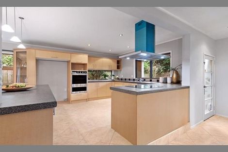 Photo of property in 16 Cobblestone Lane, Hillcrest, Auckland, 0627