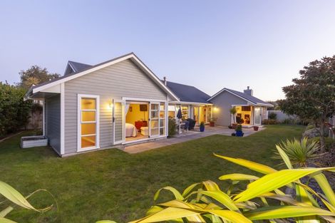 Photo of property in 37 Consort Close, Paraparaumu Beach, Paraparaumu, 5032