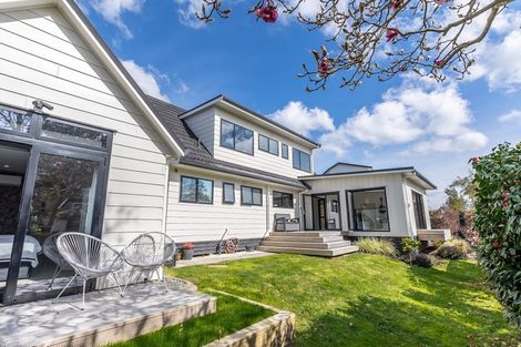 Photo of property in 77 Gilbass Avenue, Hamilton Lake, Hamilton, 3204