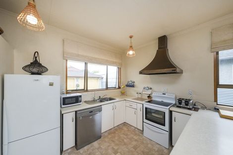 Photo of property in 9 Shamrock Street, Takaro, Palmerston North, 4412