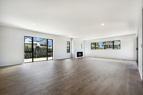 Photo of property in Peninsula Primary School, 61 Wharf Road, Te Atatu Peninsula, Auckland, 0610