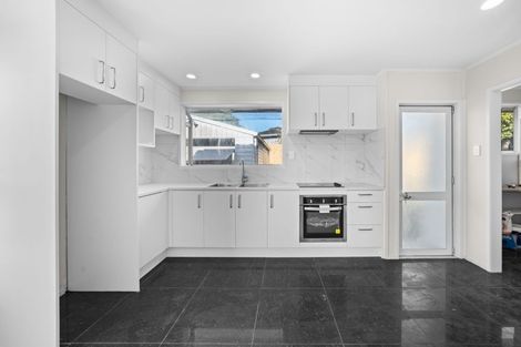 Photo of property in 36 Frobisher Way, Clendon Park, Auckland, 2103