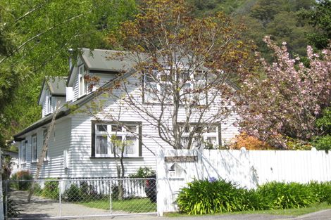 Photo of property in 67 Milton Terrace, Picton, 7220