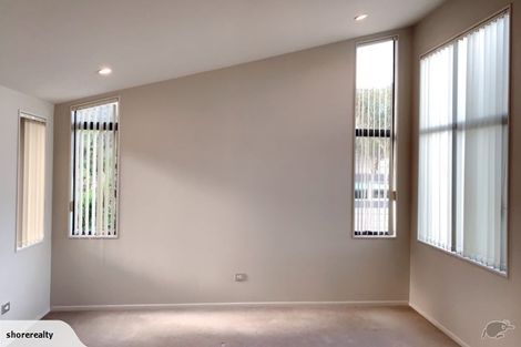 Photo of property in 21 Zara Court, Windsor Park, Auckland, 0632