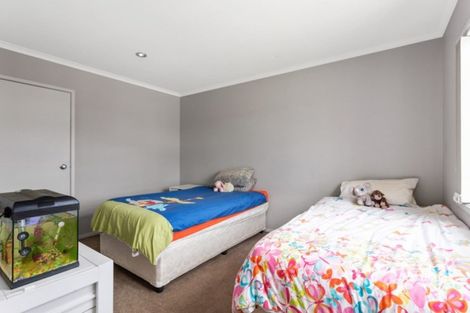 Photo of property in 9 Vicente Place, Oteha, Auckland, 0632