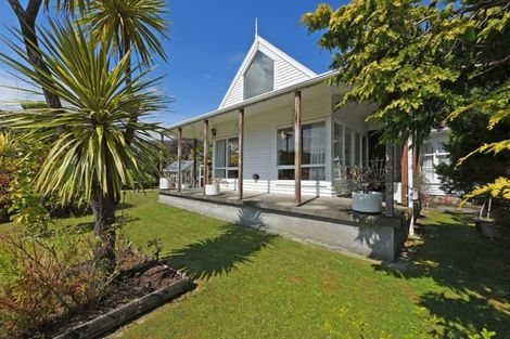 Photo of property in 3 Kapuranga Grove, Stokes Valley, Lower Hutt, 5019