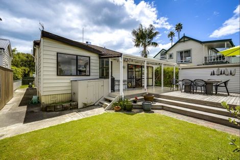 Photo of property in 38 Napier Terrace, Hospital Hill, Napier, 4110