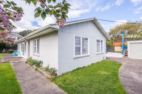 Photo of property in 3 Sunny Glen, Waikanae, 5036
