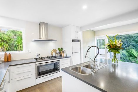 Photo of property in 17 Wernham Place, Northcote, Auckland, 0626