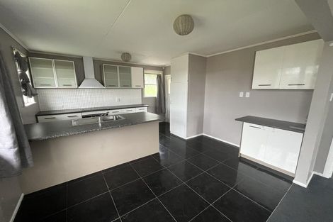 Photo of property in 21 Worcester Place, Cannons Creek, Porirua, 5024