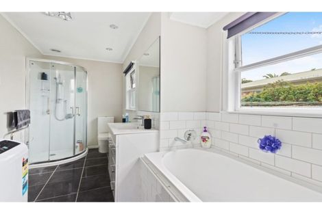 Photo of property in 10 Valley Road, Waiuku, 2123