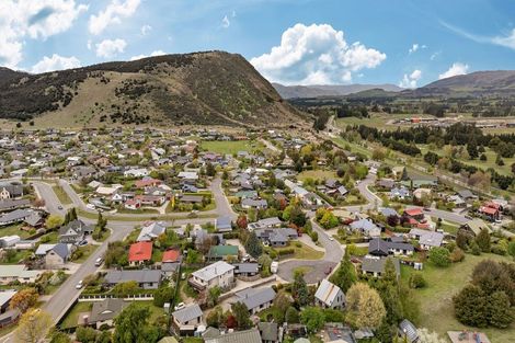 Photo of property in 16 Kuri Place, Wanaka, 9305