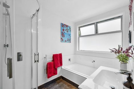 Photo of property in 11a Lismore Street, Strandon, New Plymouth, 4312