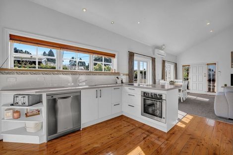 Photo of property in 66 Yeovil Road, Te Atatu Peninsula, Auckland, 0610
