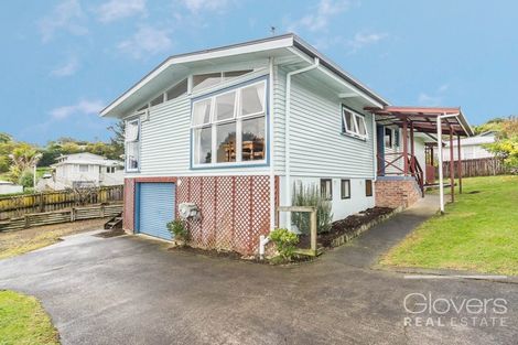 Photo of property in 5 Thuja Street, Green Bay, Auckland, 0604