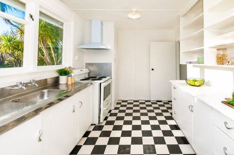 Photo of property in 37 Mana Avenue, Titahi Bay, Porirua, 5022