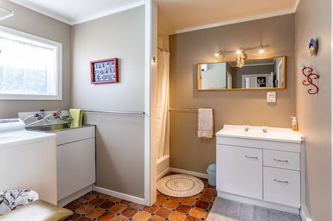 Photo of property in 2 Aputa Avenue, Te Puru, Thames, 3575