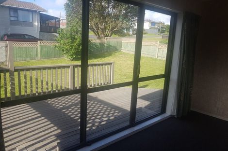 Photo of property in 79 Victory Crescent, Tawa, Wellington, 5028