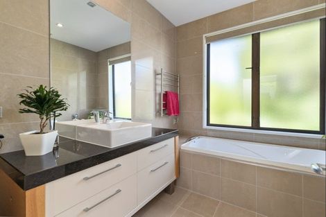 Photo of property in 34 Rannoch Drive, Jacks Point, Queenstown, 9371