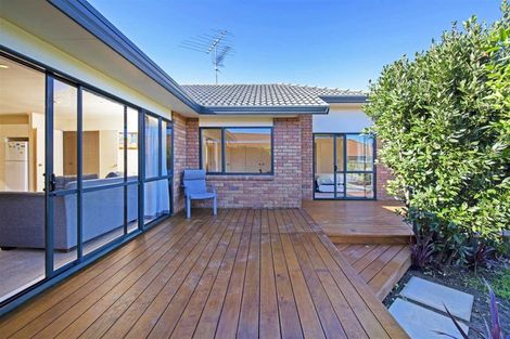 Photo of property in 14 Gillett Place, Botany Downs, Auckland, 2014