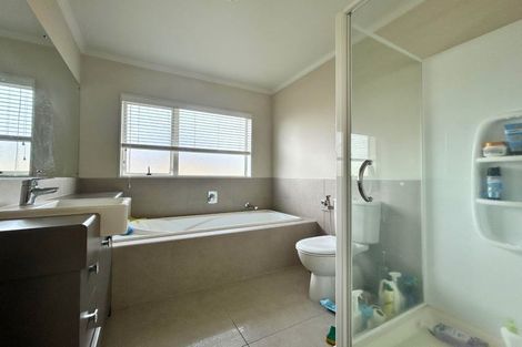 Photo of property in 22 Pickaberry Avenue, Karaka, Papakura, 2113