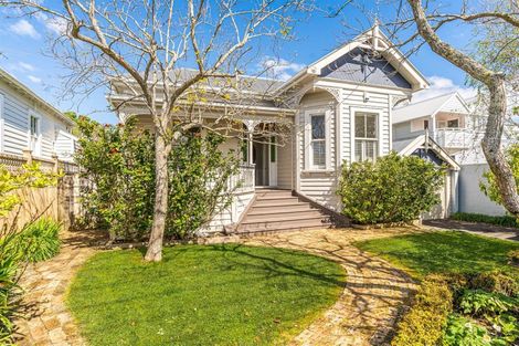 Photo of property in 3 Turnbull Road, Narrow Neck, Auckland, 0624