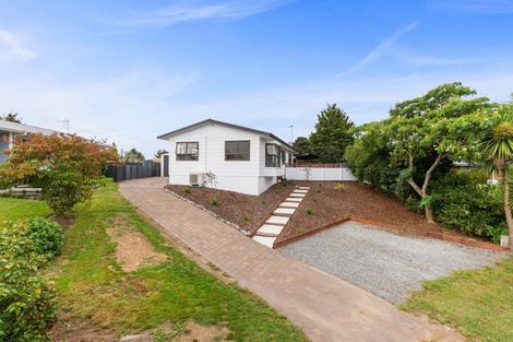 Photo of property in 8 Taurus Place, Kawaha Point, Rotorua, 3010