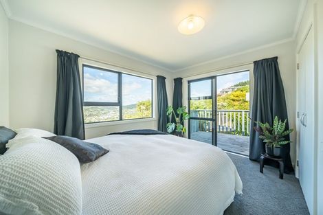 Photo of property in 11 Chastudon Place, Tawa, Wellington, 5028