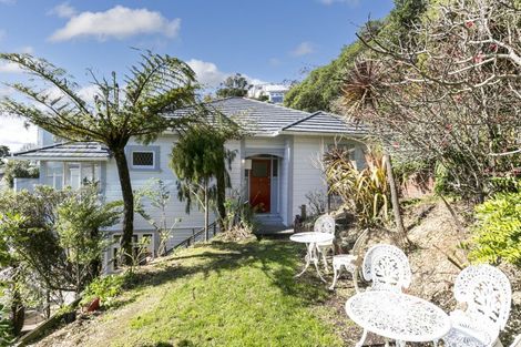 Photo of property in 45 Palliser Road, Roseneath, Wellington, 6011