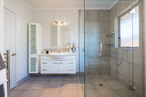 Photo of property in 30 Grand Oaks Drive, Awapuni, Palmerston North, 4412