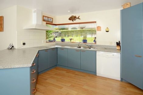 Photo of property in 19 Mandeville Place, Unsworth Heights, Auckland, 0632