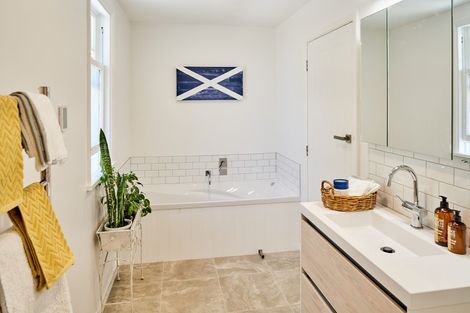 Photo of property in 53 Pukatea Street, Eastbourne, Lower Hutt, 5013