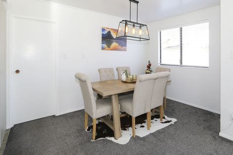 Photo of property in 8 Angeline Place, Massey, Auckland, 0614