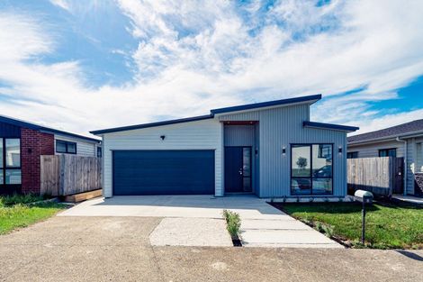 Photo of property in 8 Poutawa Lane, Clarks Beach, 2122