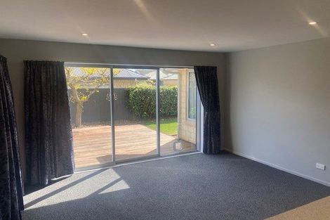 Photo of property in 26 Foresters Crescent, Parklands, Christchurch, 8083