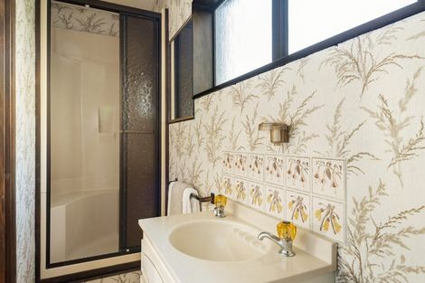 Photo of property in 4 Mosman Place, Chatswood, Auckland, 0626