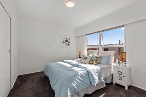 Photo of property in 2/12a Ondine Place, Glenfield, Auckland, 0629