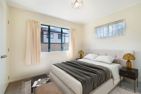 Photo of property in 9a Fruitvale Road, New Lynn, Auckland, 0600