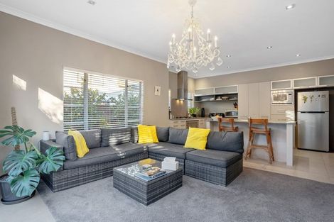 Photo of property in 5 Chateau Rise, Flat Bush, Auckland, 2016