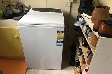 Photo of property in 2/15 Lancelot Place, Glenfield, Auckland, 0629